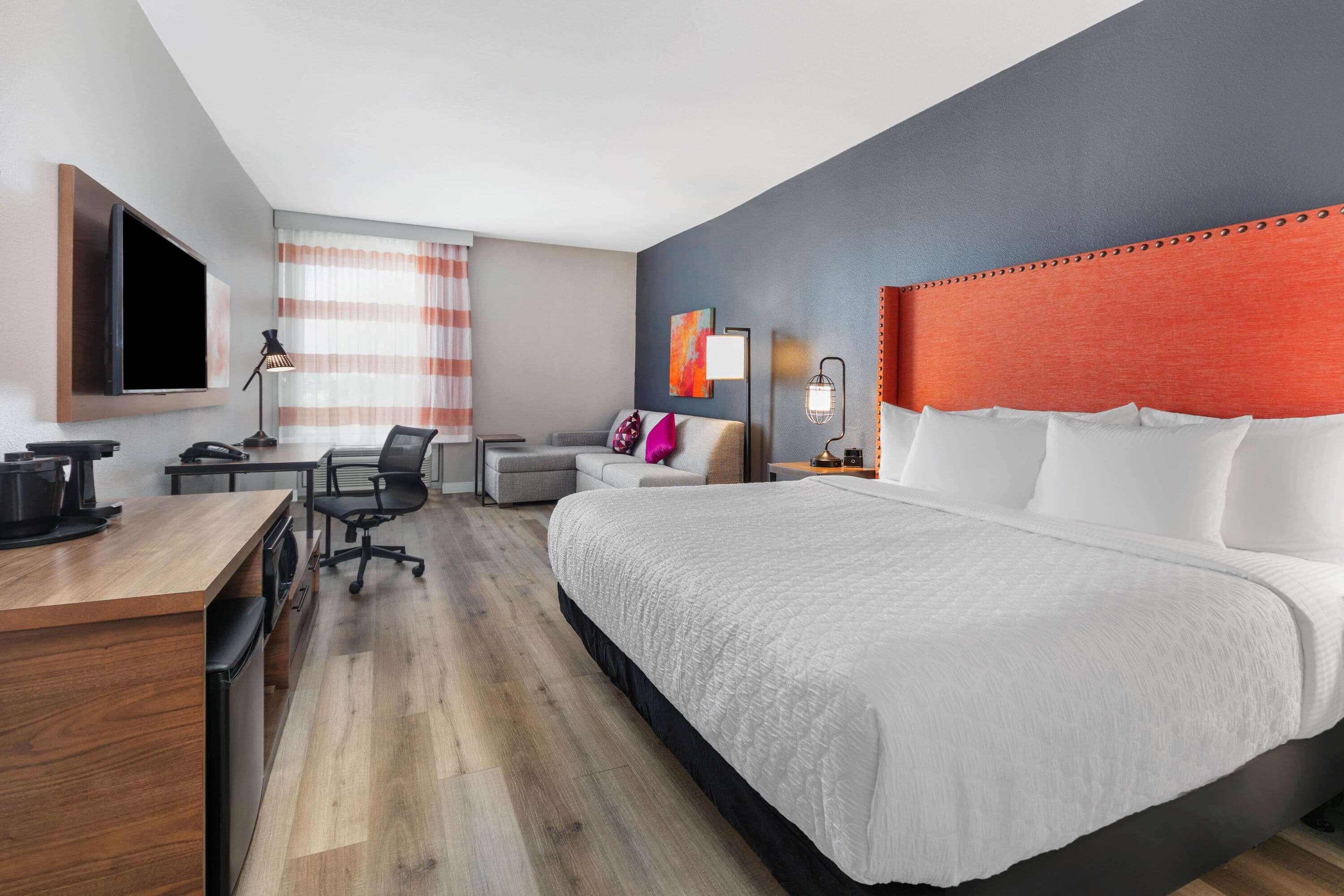 La Quinta Inn & Suites By Wyndham Lewisville Bagian luar foto