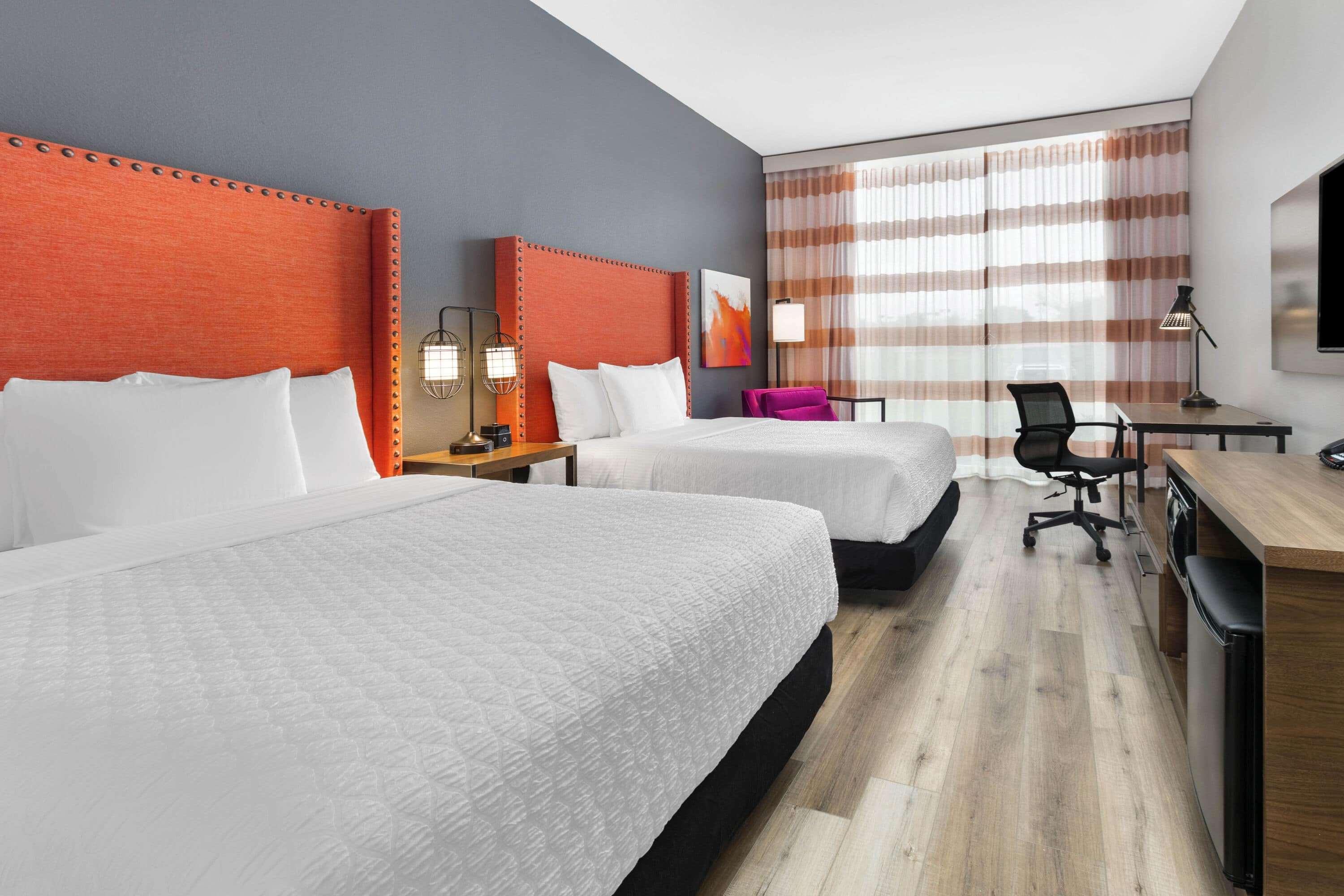 La Quinta Inn & Suites By Wyndham Lewisville Bagian luar foto