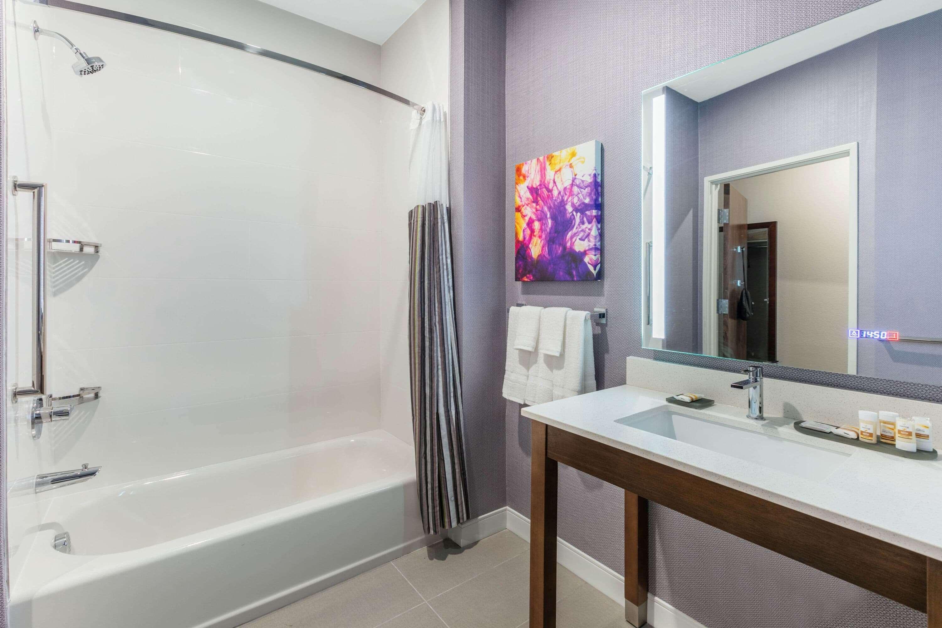 La Quinta Inn & Suites By Wyndham Lewisville Bagian luar foto