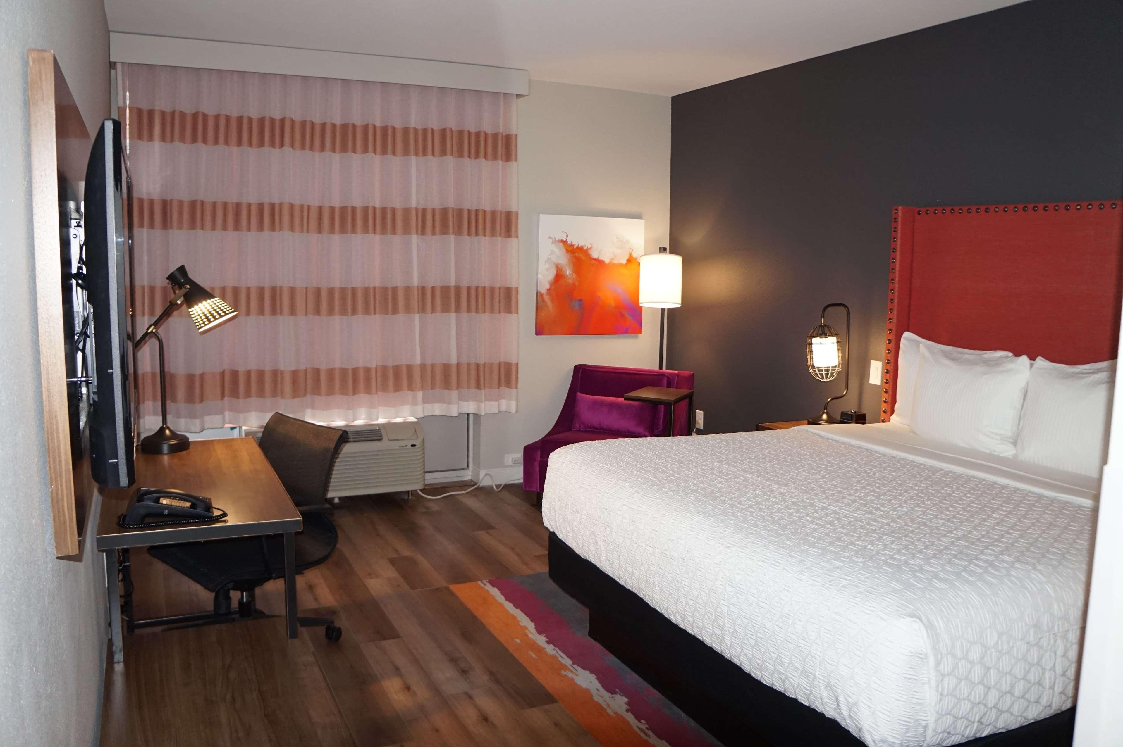 La Quinta Inn & Suites By Wyndham Lewisville Bagian luar foto