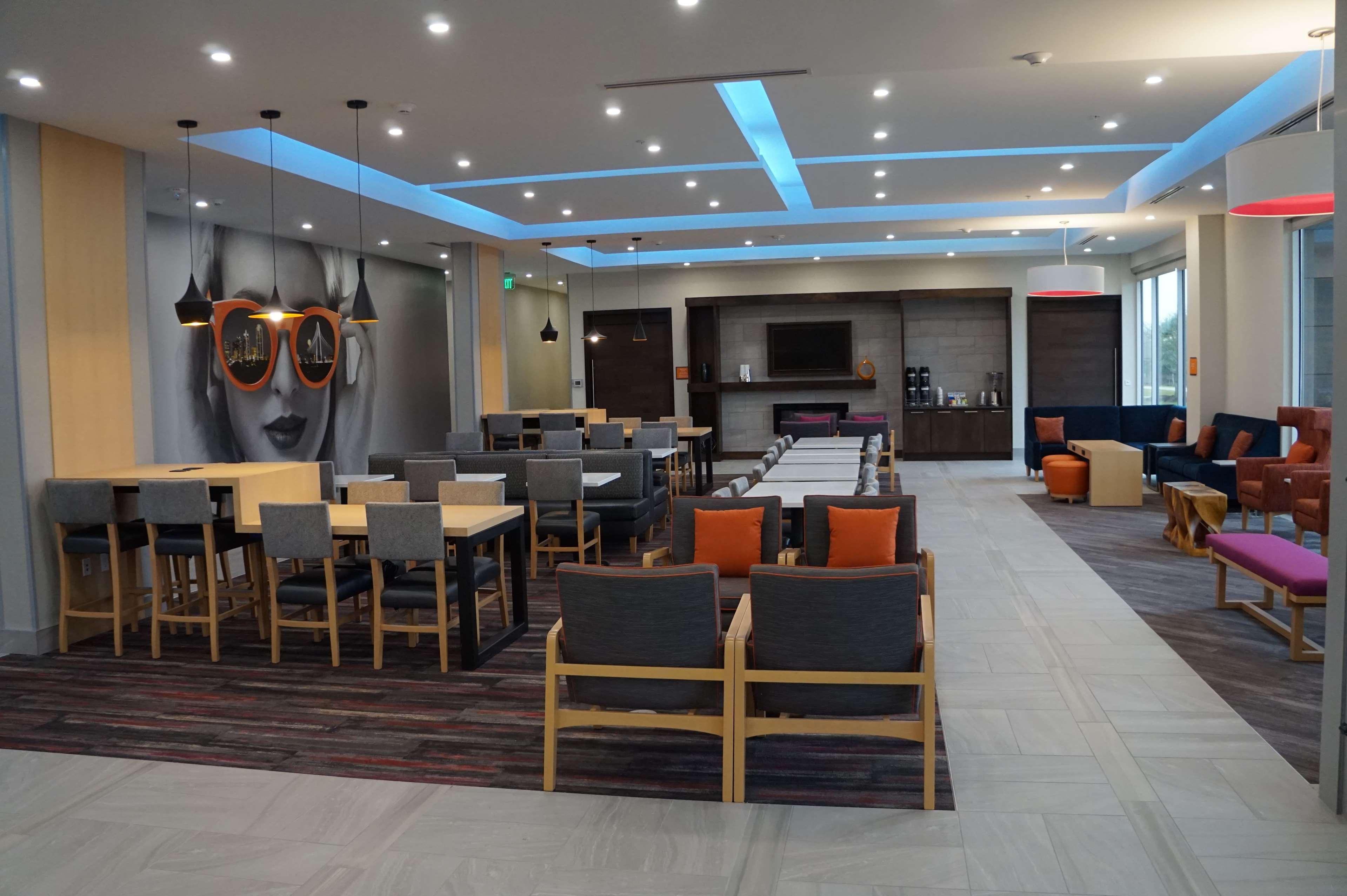 La Quinta Inn & Suites By Wyndham Lewisville Bagian luar foto