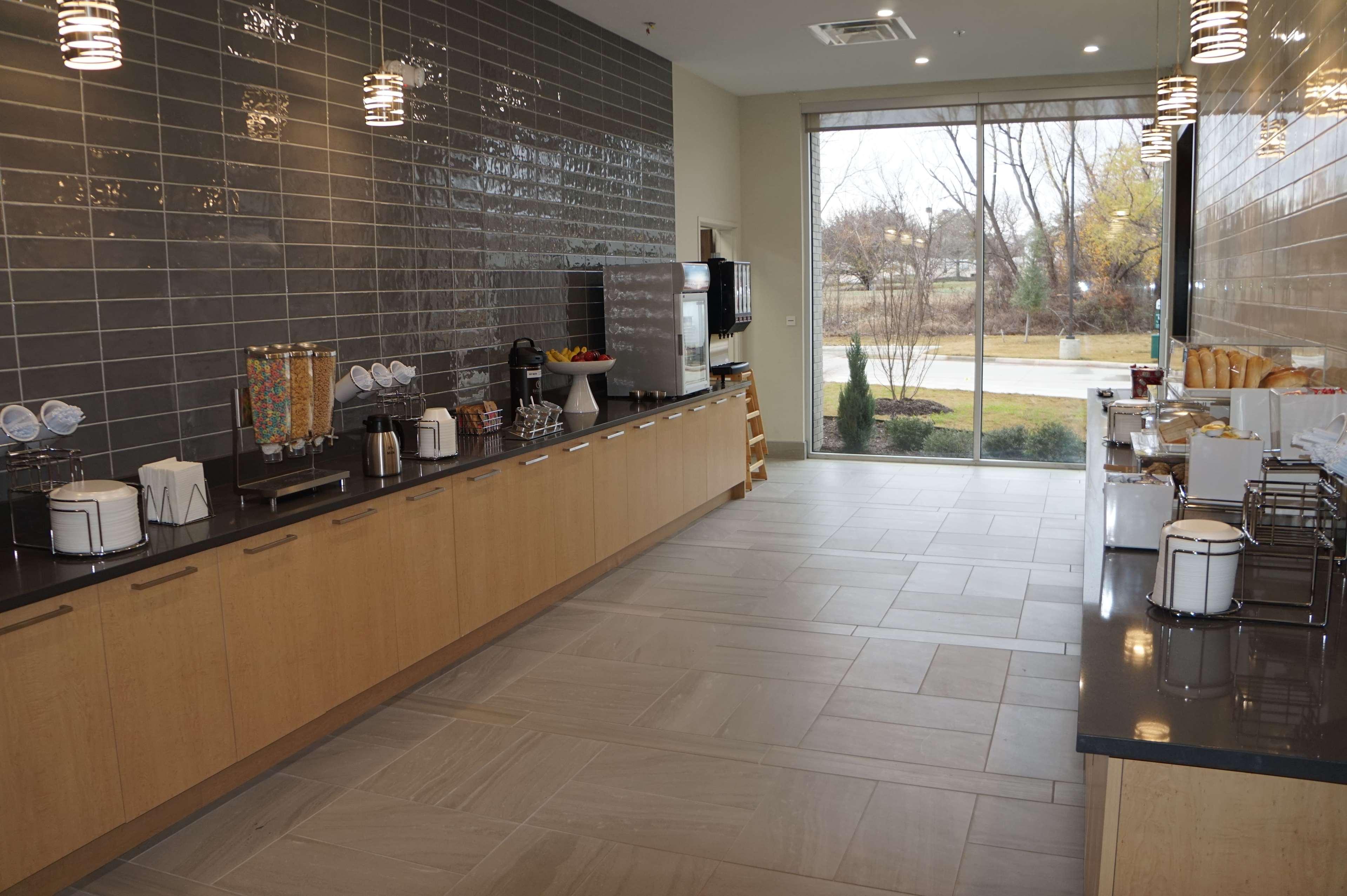 La Quinta Inn & Suites By Wyndham Lewisville Bagian luar foto