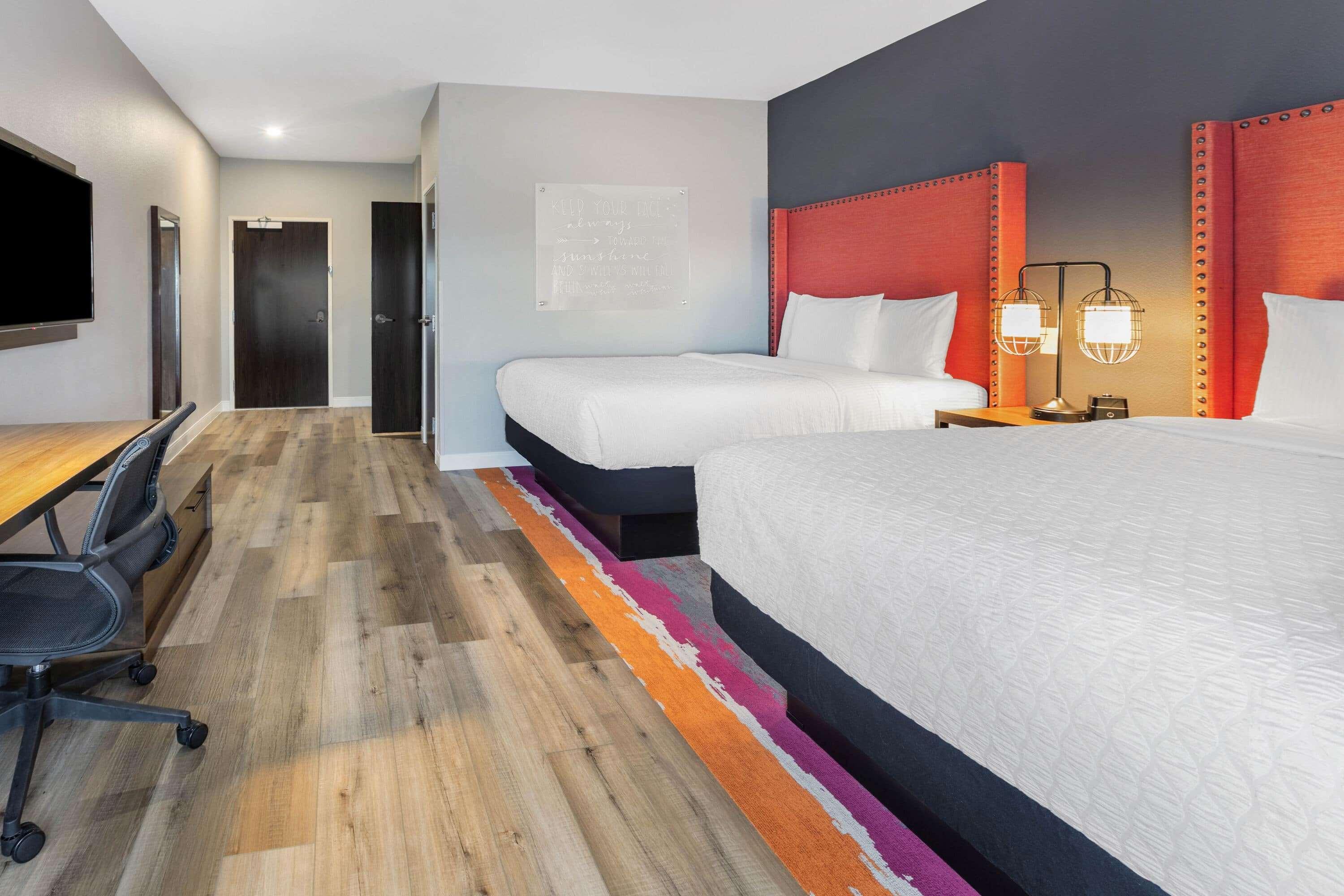 La Quinta Inn & Suites By Wyndham Lewisville Bagian luar foto