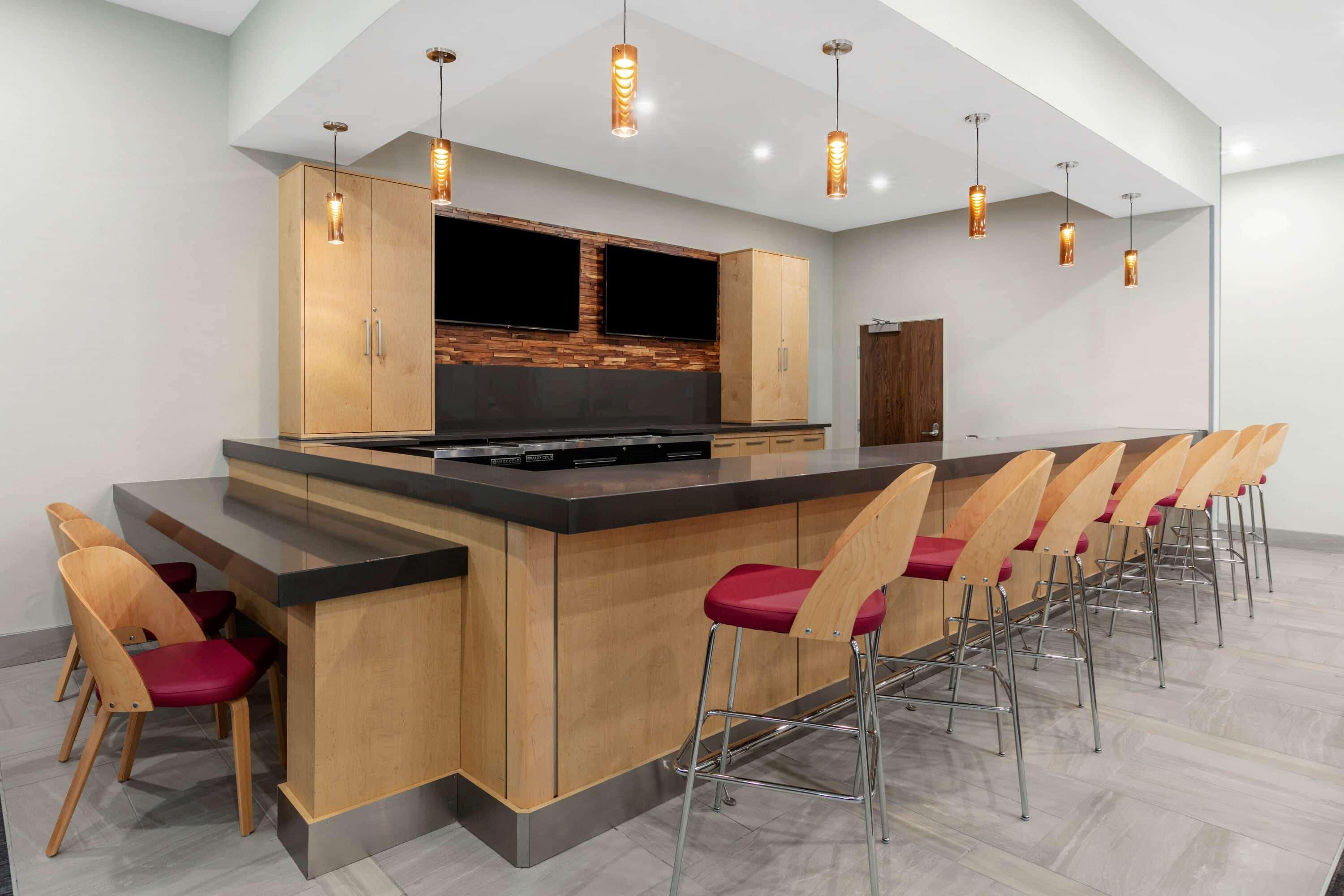 La Quinta Inn & Suites By Wyndham Lewisville Bagian luar foto